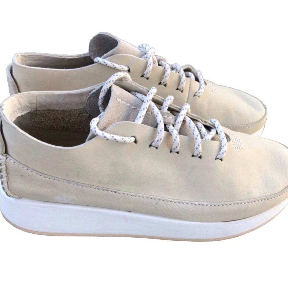 Clarks Originals Leather Lace Up Sneakers. Size 7.5.